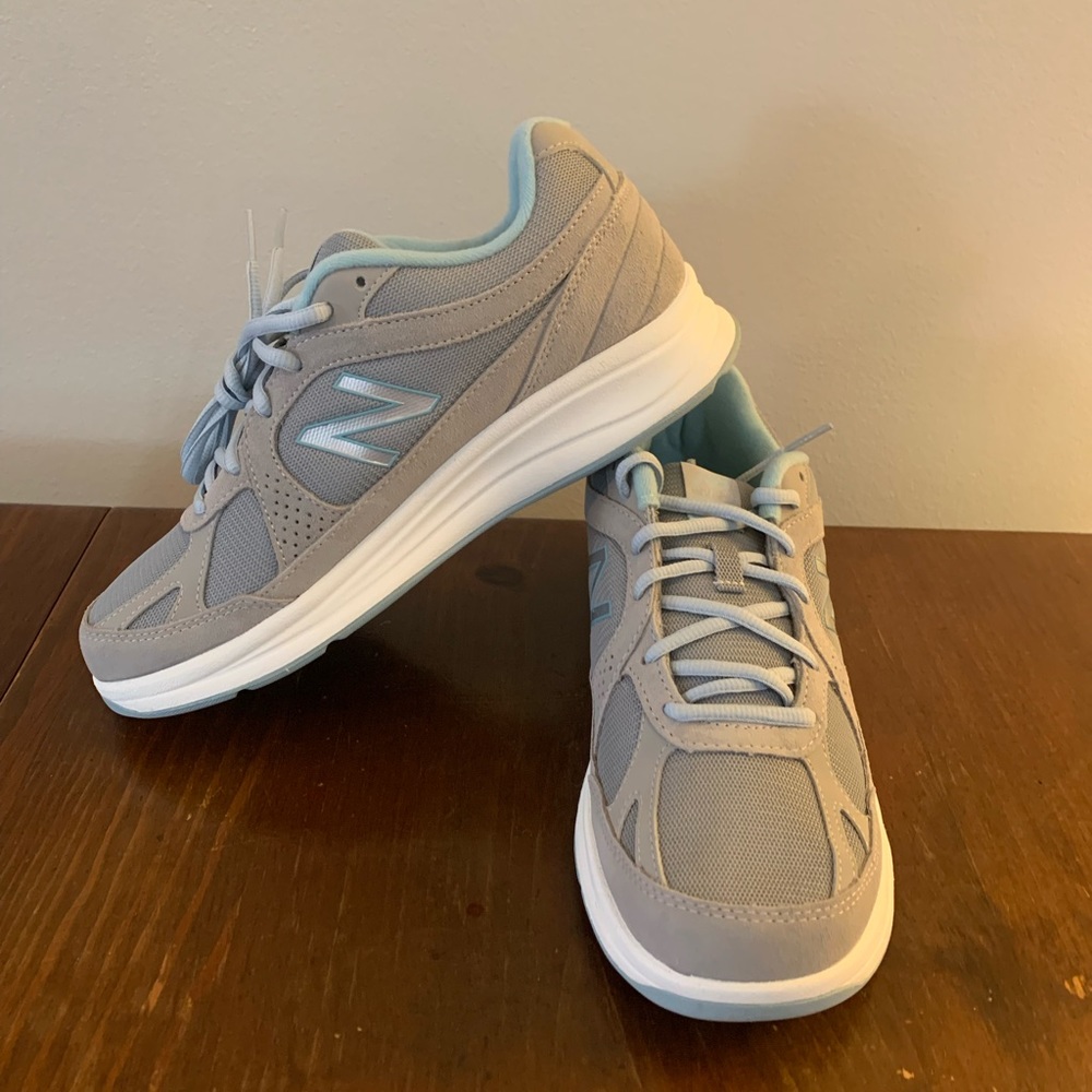 New Balance WW877SB walking sneaker. Size 9. Grey with blue trim. Never worn!